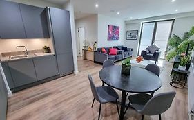 Luxury City Centre Townhouse With Parking