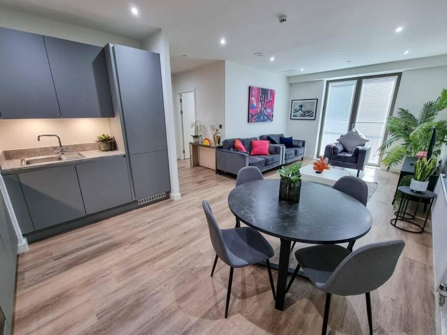Luxury City Centre Townhouse With Parking Manchester Exterior photo