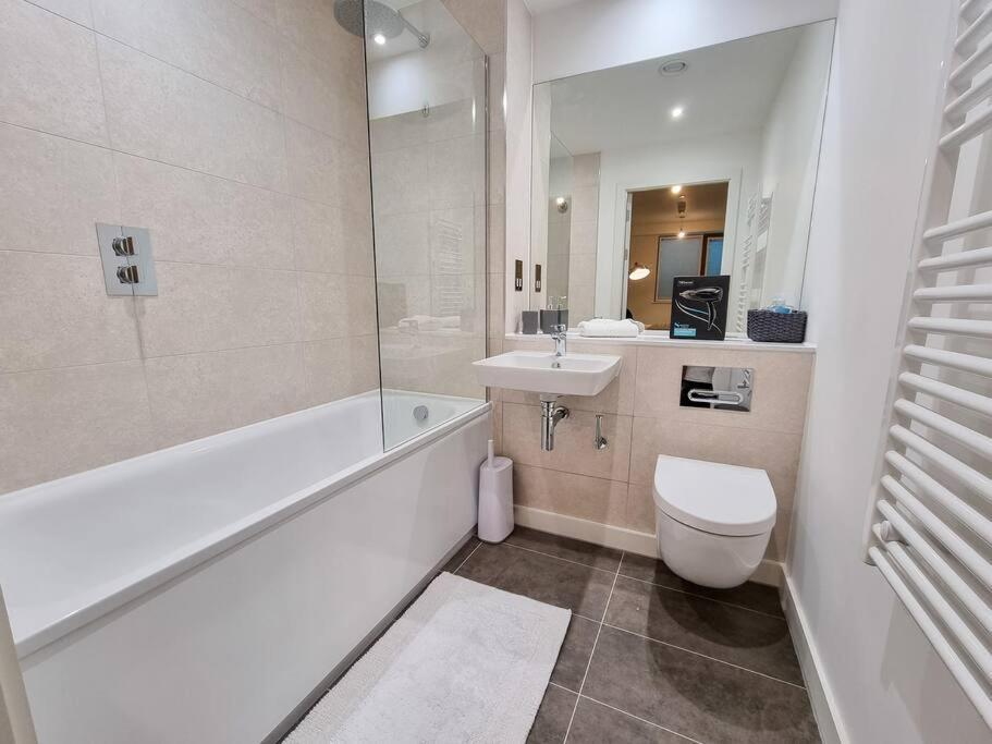 Luxury City Centre Townhouse With Parking Manchester Exterior photo