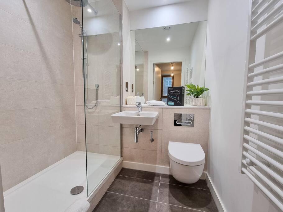 Luxury City Centre Townhouse With Parking Manchester Exterior photo