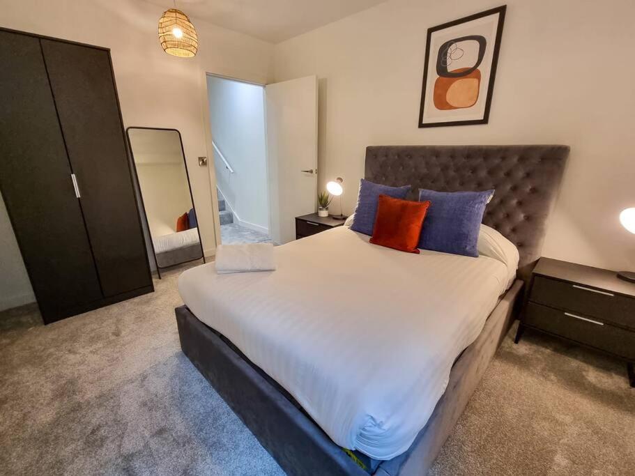 Luxury City Centre Townhouse With Parking Manchester Exterior photo