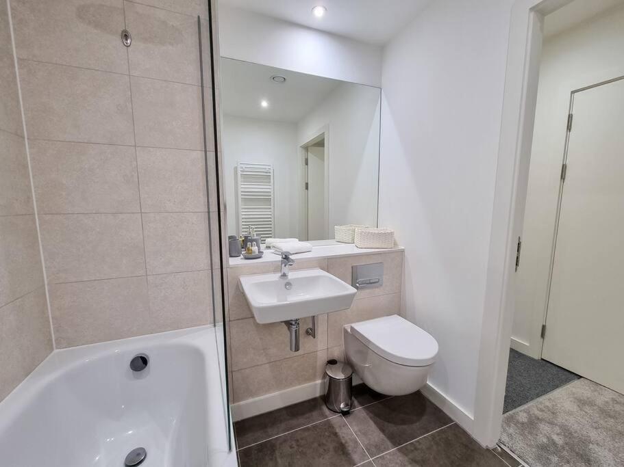 Luxury City Centre Townhouse With Parking Manchester Exterior photo